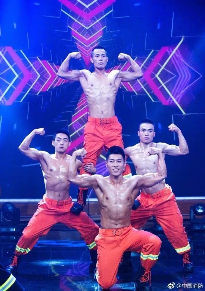 浴火重生的逆行者，肌肉越大责任越大，这才是真汉子——中国消防员(图9)
