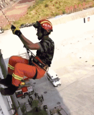 浴火重生的逆行者，肌肉越大责任越大，这才是真汉子——中国消防员(图14)