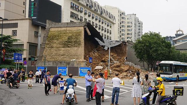 西安城墙坍塌系连续大雨所致