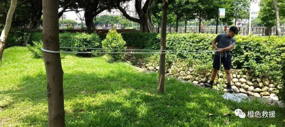 绳索 | 登山者无器材的绳索保护(图2)