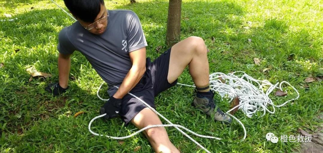 绳索 | 登山者无器材的绳索保护(图13)